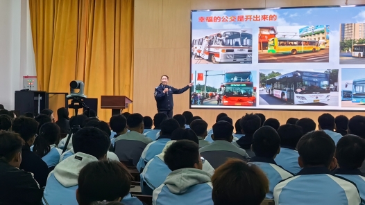 銀川市總工會舉辦勞模工匠進校園主題宣講活動